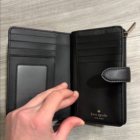 Kate spade bag and matching wallet
Brand new without tag - Picture 11 of 12